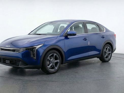 Used 2025 Kia K4 LXS image 3