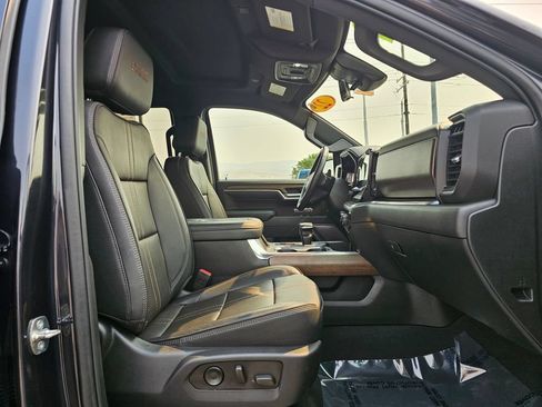 Certified 2022 Chevrolet Silverado 1500 High Country w/ Technology Package AWD/4WD image 17