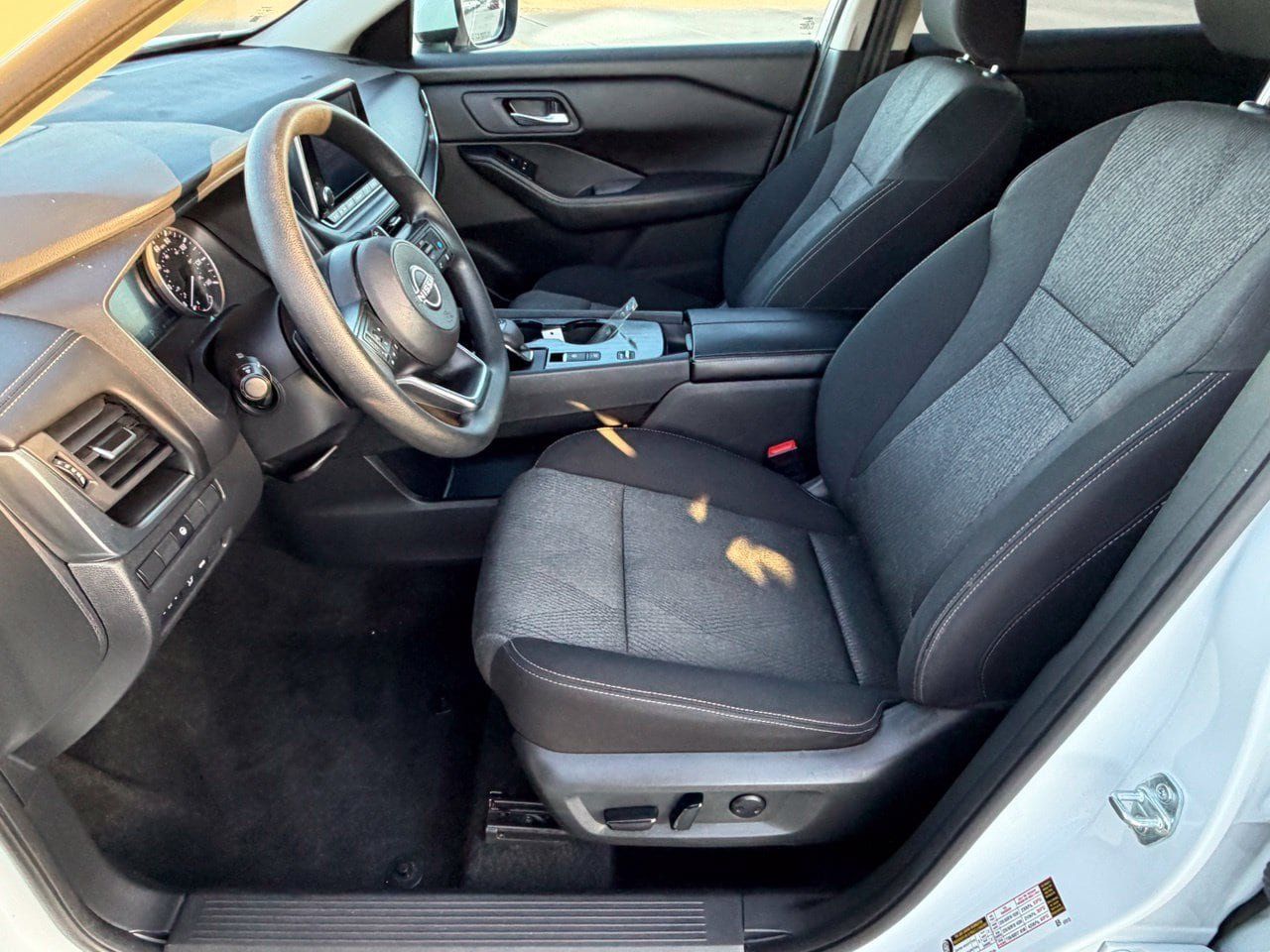 Certified 2024 Nissan Rogue SV FWD image 29