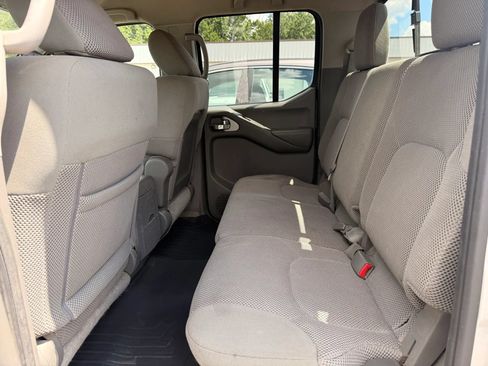 Used 2014 Nissan Frontier SV w/ SV Value Truck Package AWD/4WD image 21