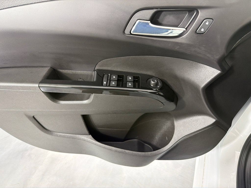 Used 2018 Chevrolet Sonic LT w/ Convenience Package FWD image 9