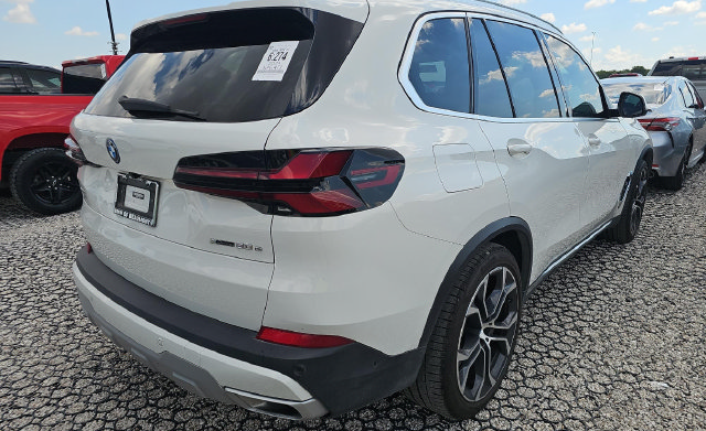Used 2024 BMW X5 xDrive50e w/ Premium Package AWD/4WD image 3