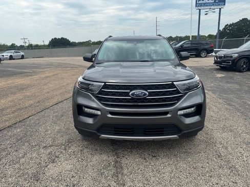 Used 2023 Ford Explorer XLT w/ Equipment Group 202A AWD/4WD image 2