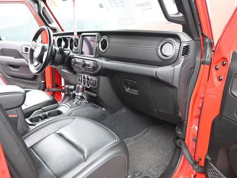 Used 2023 Jeep Wrangler Unlimited Sahara w/ Cold Weather Group AWD/4WD image 24