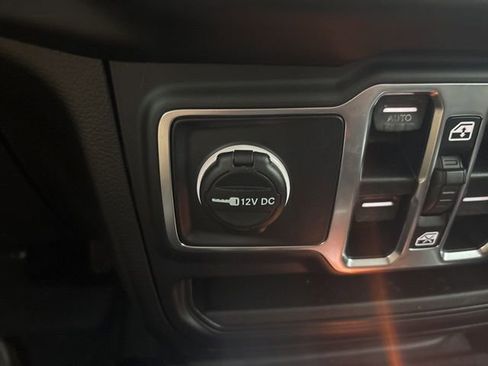 Used 2019 Jeep Wrangler Unlimited Sahara w/ Dual Top Group image 32