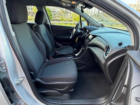 Used 2020 Chevrolet Trax LS AWD/4WD image 15