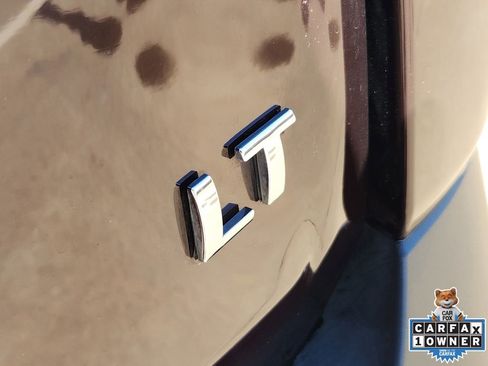 Used 2023 Chevrolet Traverse LT w/ Rear Camera Mirror Package image 14