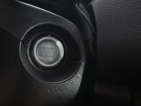 Used 2023 Jeep Renegade Latitude AWD/4WD image 14