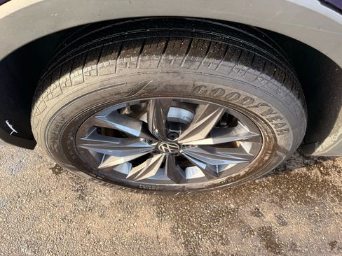 Used 2022 Volkswagen Tiguan SE image 46