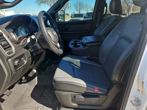 Used 2024 RAM 2500 Tradesman w/ Chrome Appearance Group image 18