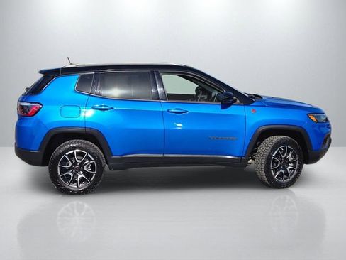 Used 2025 Jeep Compass Trailhawk AWD/4WD image 6