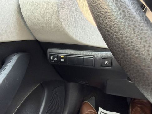 Used 2023 Toyota Corolla LE FWD image 17