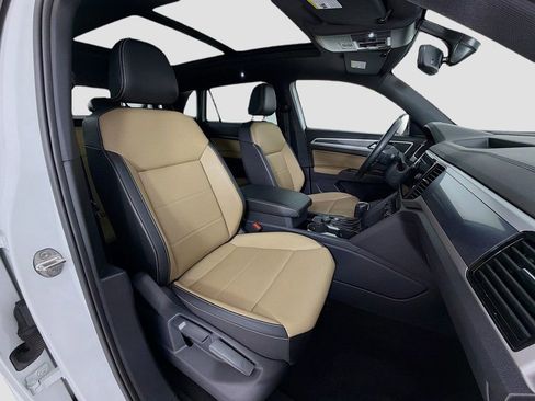 Used 2022 Volkswagen Atlas Cross Sport SE w/ Panoramic Sunroof Package image 28