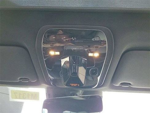 Used 2025 Mercedes-Benz GLC 300 4MATIC image 32