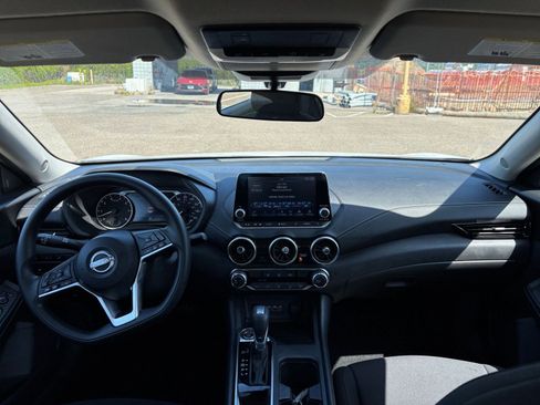 Used 2025 Nissan Sentra SV FWD image 31