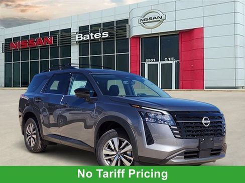 New 2026 Nissan Pathfinder SL image 1