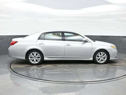 Used 2012 Toyota Avalon image 6