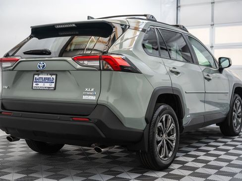 Used 2022 Toyota RAV4 XLE Premium AWD/4WD image 5