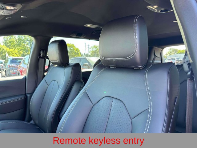 New 2027 Chrysler Pacifica Select AWD/4WD image 19