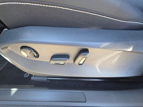 New 2026 Volkswagen Taos SEL image 15