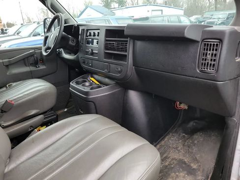 Used 2017 GMC Savana 3500 LS RWD image 6