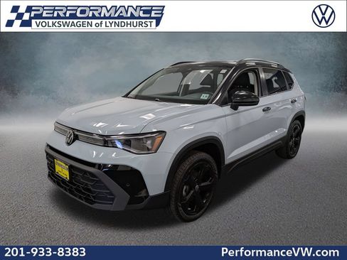 Used 2025 Volkswagen Taos SE AWD/4WD image 1