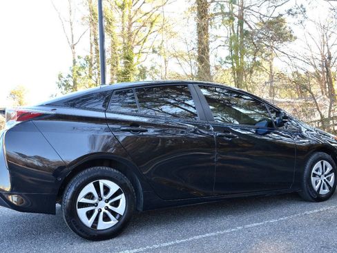 Used 2017 Toyota Prius Two image 7