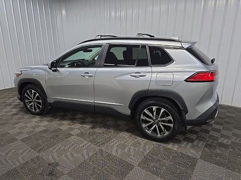 Used 2022 Toyota Corolla Cross XLE image 4