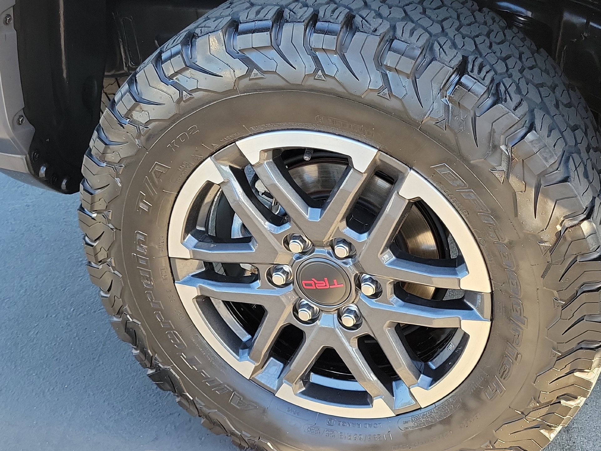 Used 2025 Toyota Tacoma TRD Sport w/ TRD Sport Upgrade Package AWD/4WD image 21