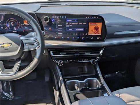 Used 2025 Chevrolet Traverse LT image 20