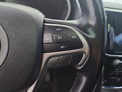 Used 2022 Jeep Grand Cherokee Laredo X image 37