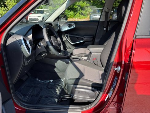 Used 2025 Kia Soul LX w/ LX Technology Package FWD image 22