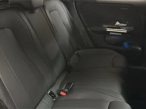 Certified 2025 Mercedes-Benz GLA 250 4MATIC image 33