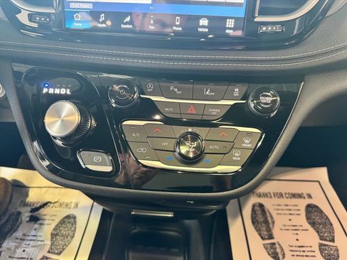 Used 2026 Chrysler Pacifica Select image 22