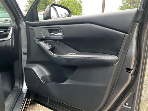 Used 2025 Nissan Rogue SV FWD image 22