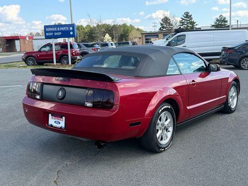 Used 2008 Ford Mustang Convertible image 3