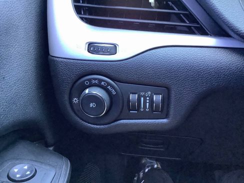Used 2014 Jeep Cherokee Limited w/ Technology Group AWD/4WD image 48