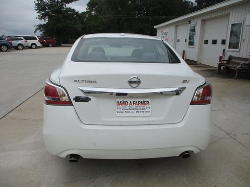 Used 2015 Nissan Altima 2.5 SV w/ Convenience Package FWD image 5