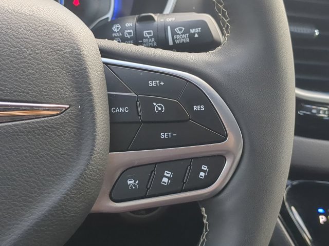 Certified 2026 Chrysler Pacifica Select FWD image 31