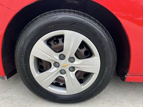 Used 2018 Chevrolet Cruze LS FWD image 23