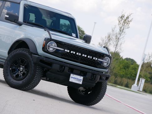 Used 2024 Ford Bronco Wildtrak AWD/4WD image 34