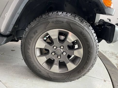 Used 2018 Jeep Wrangler Unlimited Sahara AWD/4WD image 12