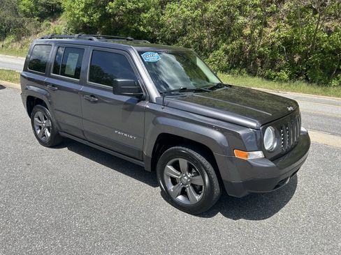 Used 2015 Jeep Patriot High Altitude AWD/4WD image 10