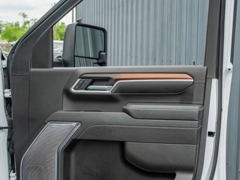 Used 2025 GMC Sierra 2500 Denali w/ Denali Reserve Package AWD/4WD image 44