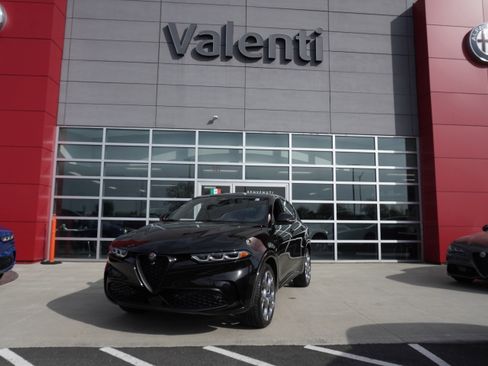 Used 2024 Alfa Romeo Tonale Veloce image 1