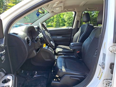 Used 2017 Jeep Compass Latitude AWD/4WD image 13