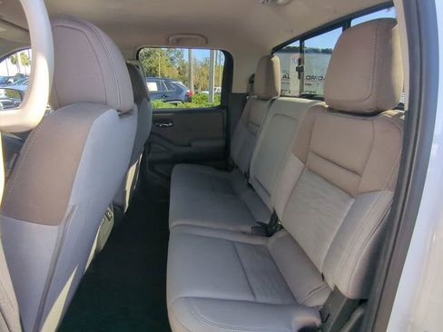 Used 2023 Nissan Frontier SV w/ SV Convenience Package image 15