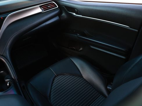 Used 2018 Toyota Camry SE w/ Audio Package image 28