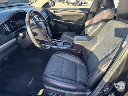 Used 2015 Toyota Camry SE w/ Moonroof Package image 22