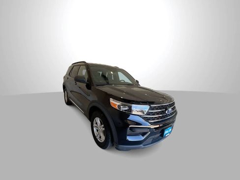 Used 2020 Ford Explorer XLT w/ Comfort Package AWD/4WD image 2